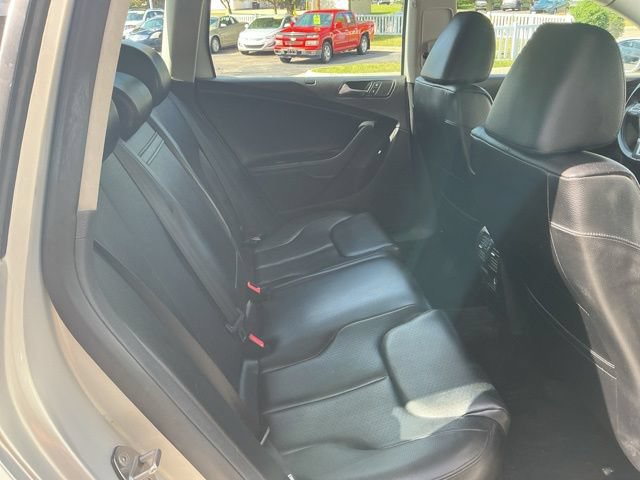 Used 2010 Volkswagen Passat Komfort FWD image 33