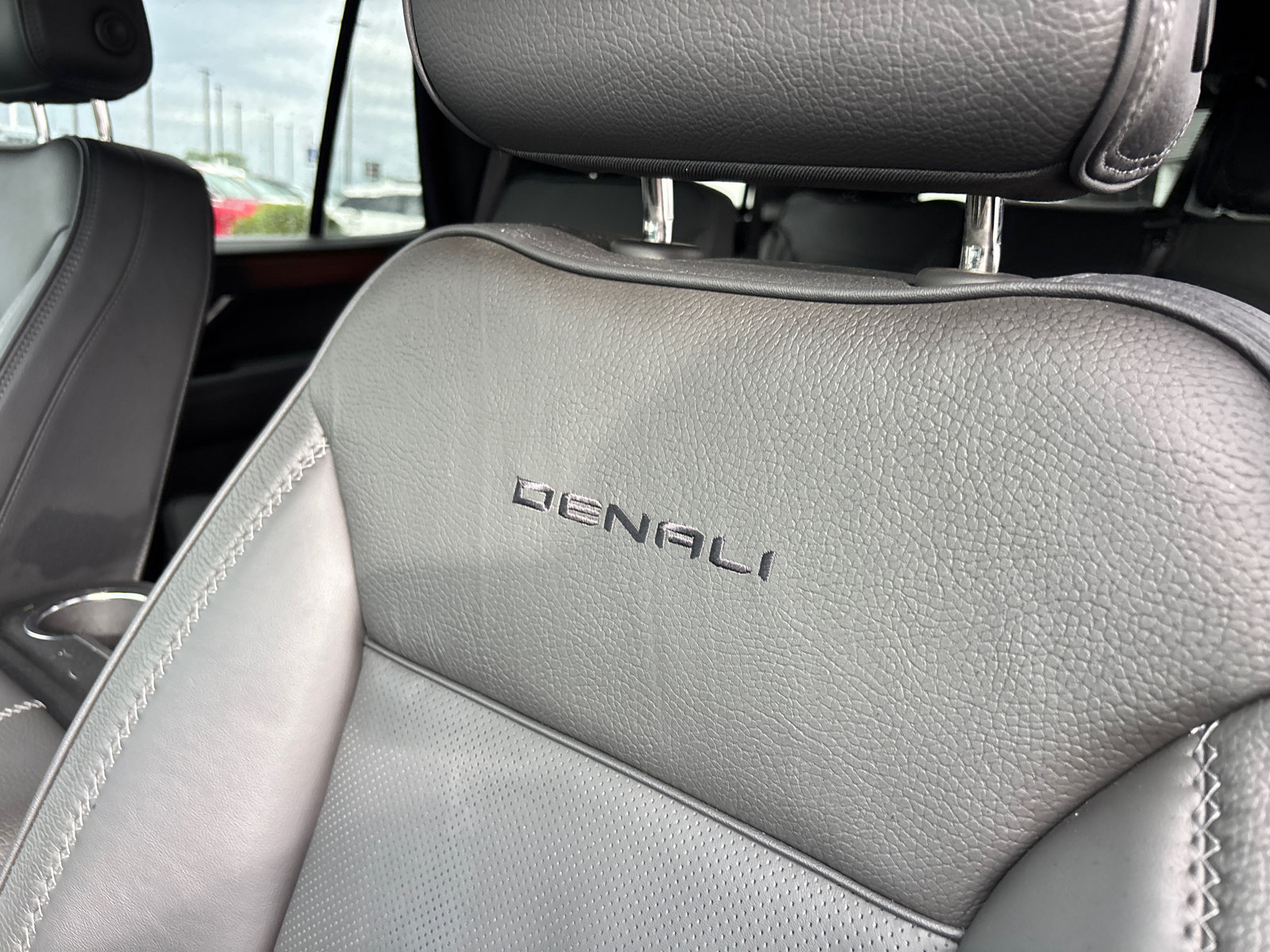 Used 2025 GMC Yukon Denali w/ LPO, Floor Liner Package AWD/4WD image 25