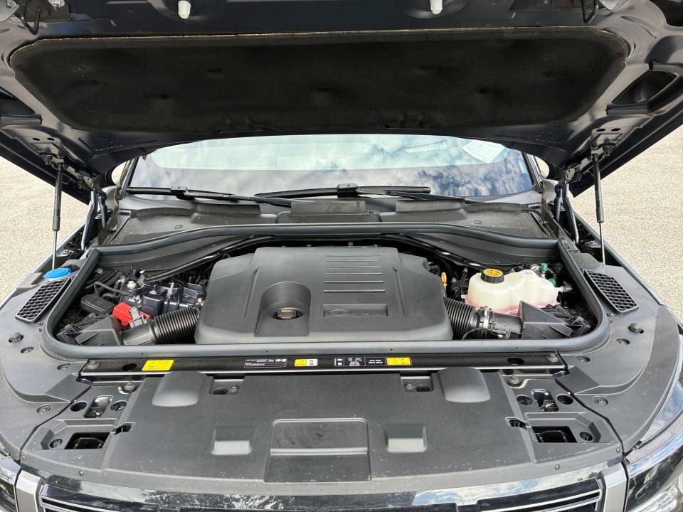 New 2026 Land Rover Range Rover Sport SE AWD/4WD image 16