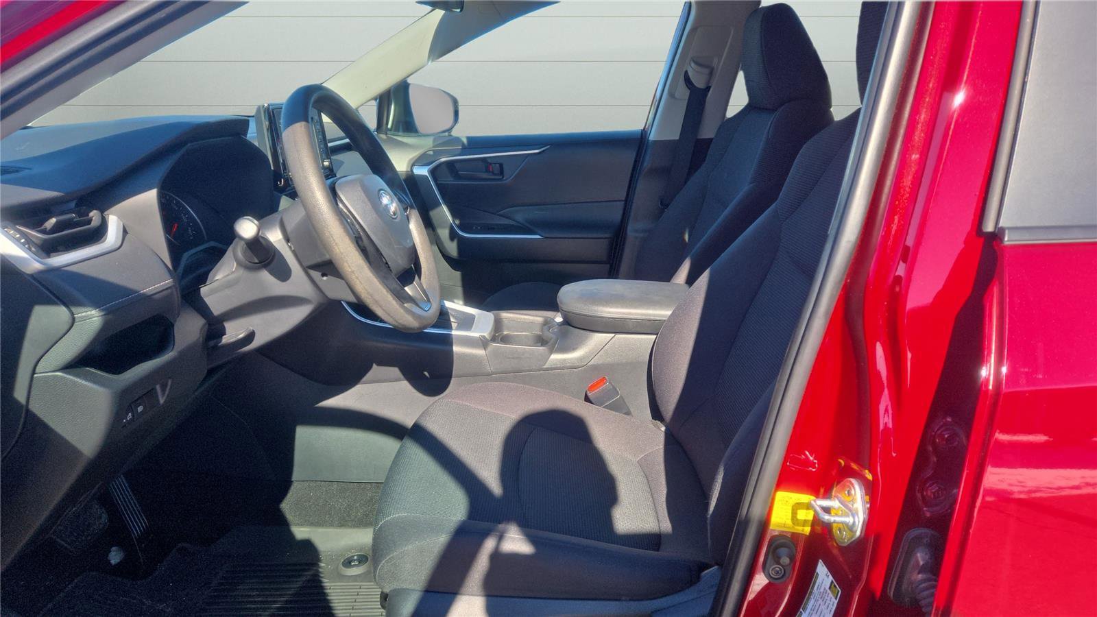 Used 2021 Toyota RAV4 LE image 39