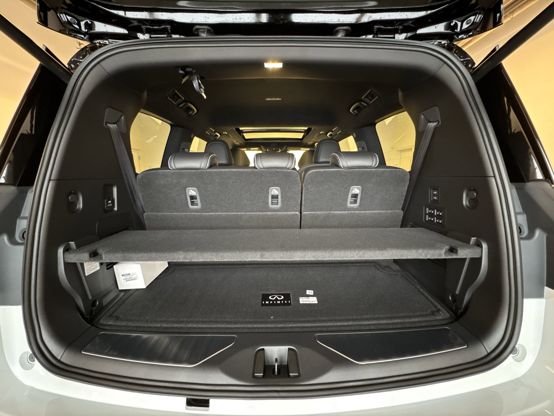 New 2026 INFINITI QX80 Autograph w/ Premium Cargo Package image 25