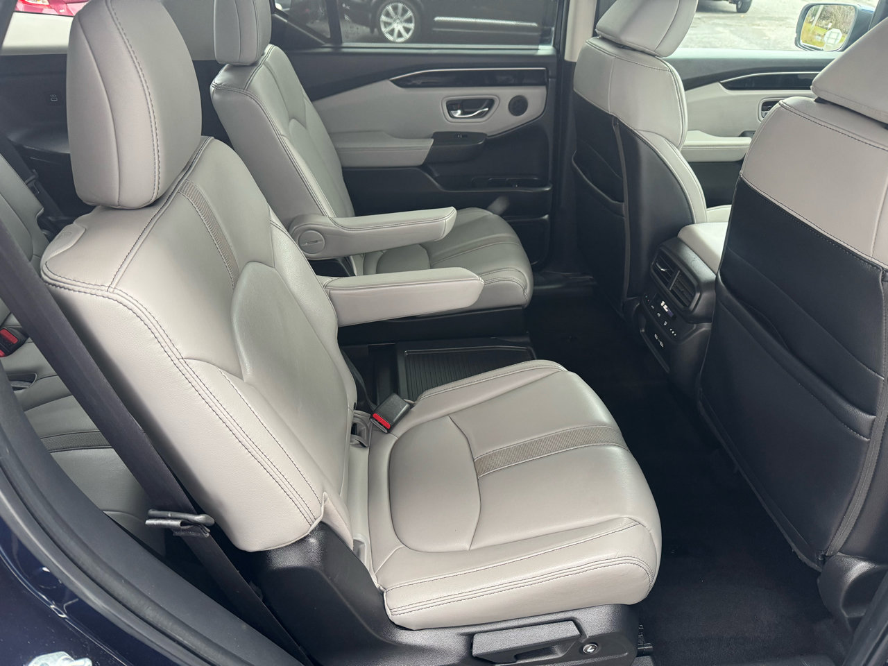 Used 2023 Honda Pilot EX-L image 12