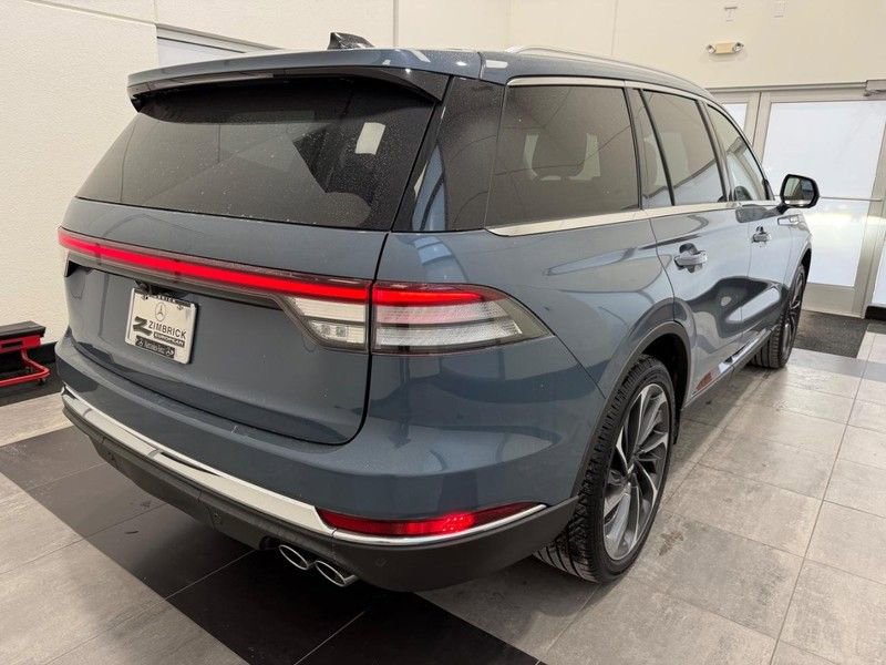 Used 2025 Lincoln Aviator Reserve w/ Equipment Group 201A image 2