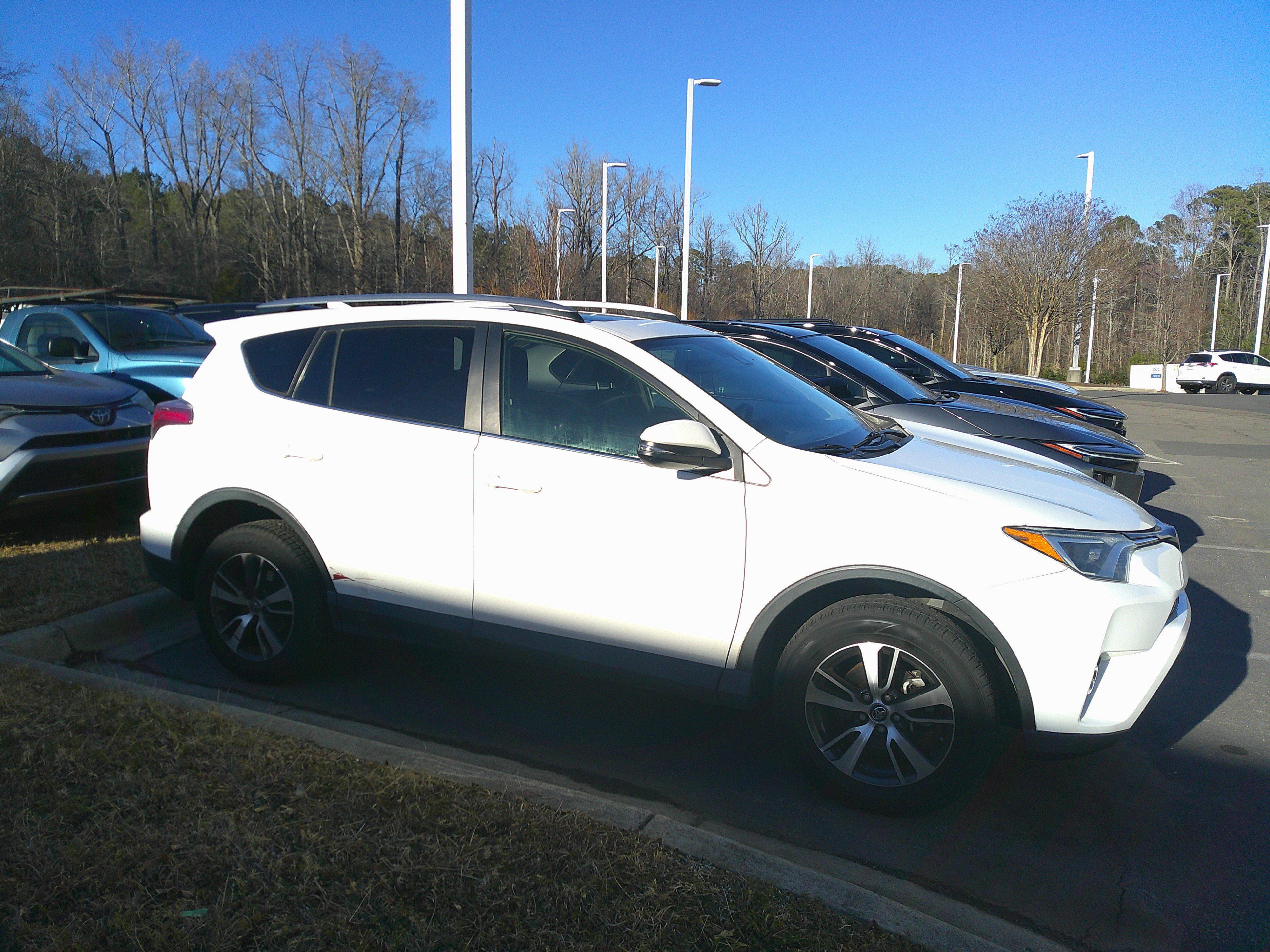 Used 2018 Toyota RAV4 XLE image 5