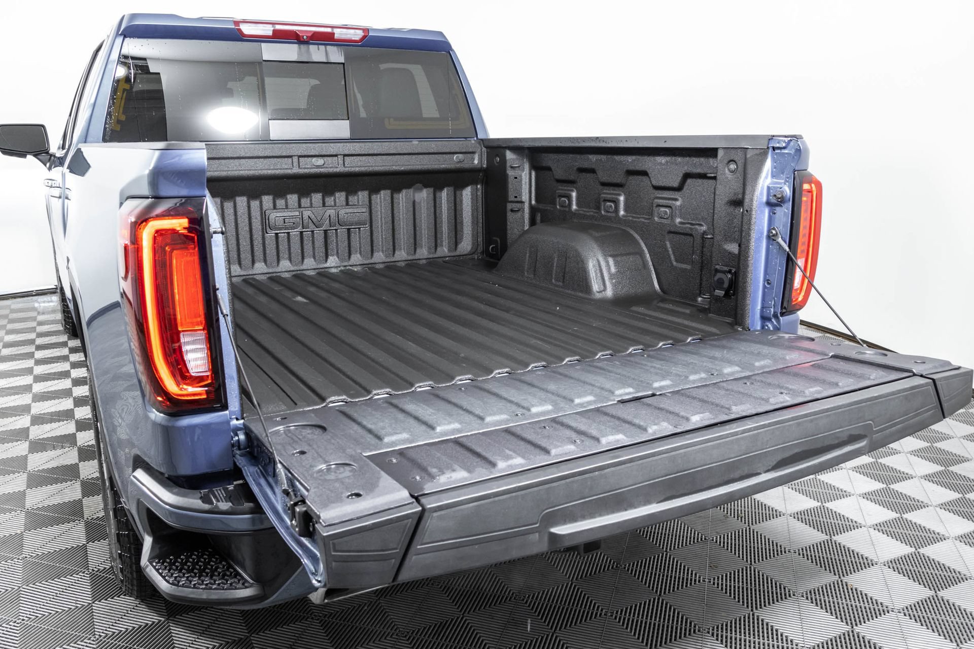 Used 2025 GMC Sierra 1500 Denali AWD/4WD image 16