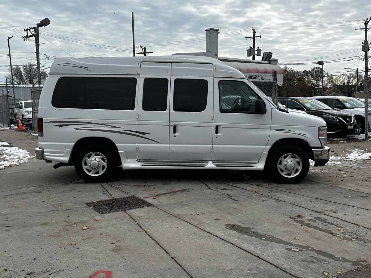 Used 2009 Ford E-150 and Econoline 150 XLT image 3