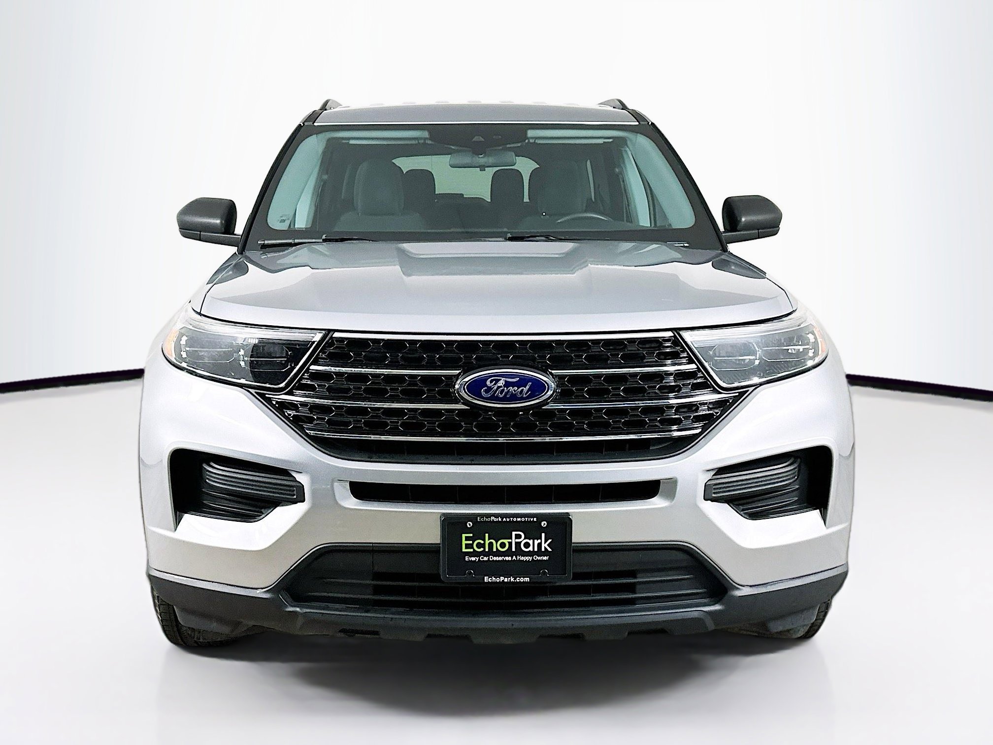 Used 2021 Ford Explorer XLT image 2