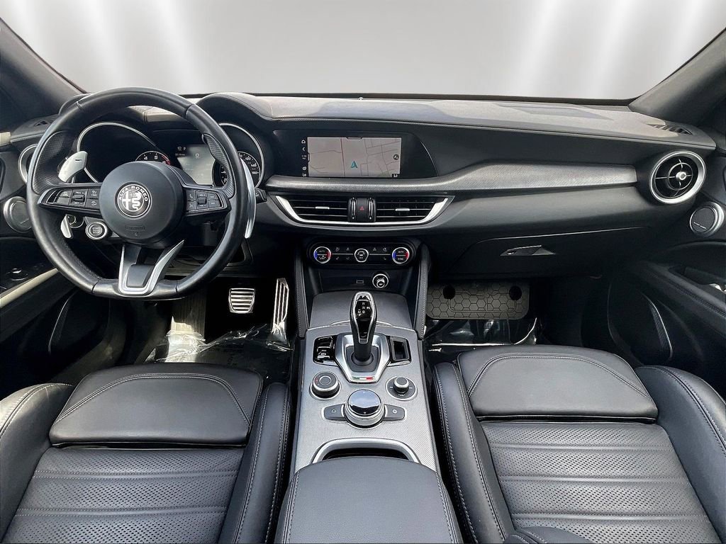 Used 2023 Alfa Romeo Stelvio Veloce AWD/4WD image 7