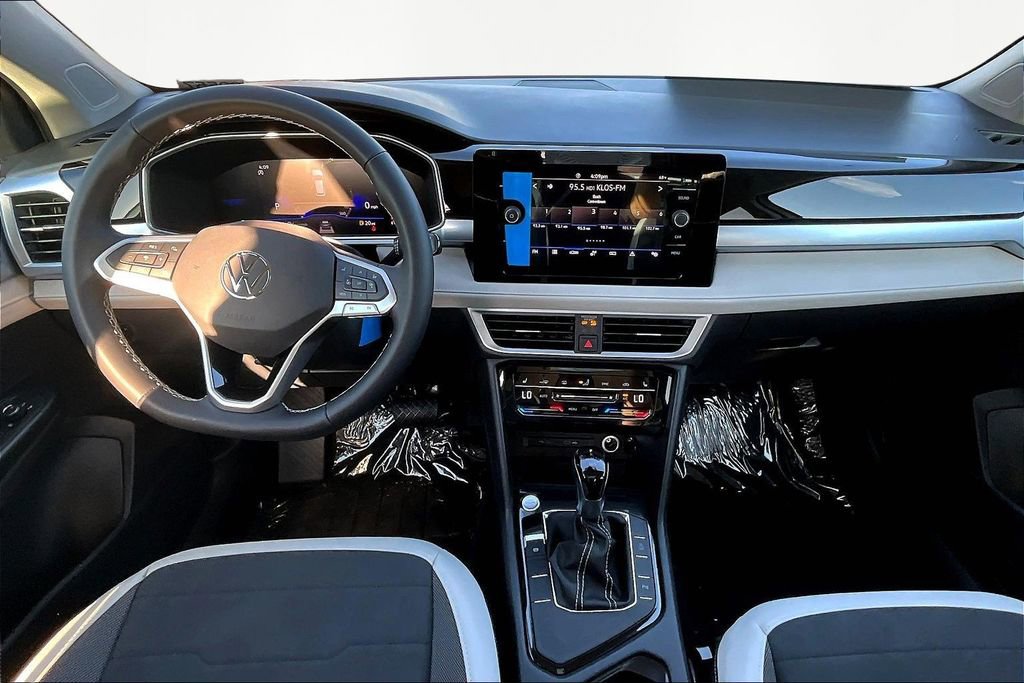 New 2026 Volkswagen Taos SE image 7