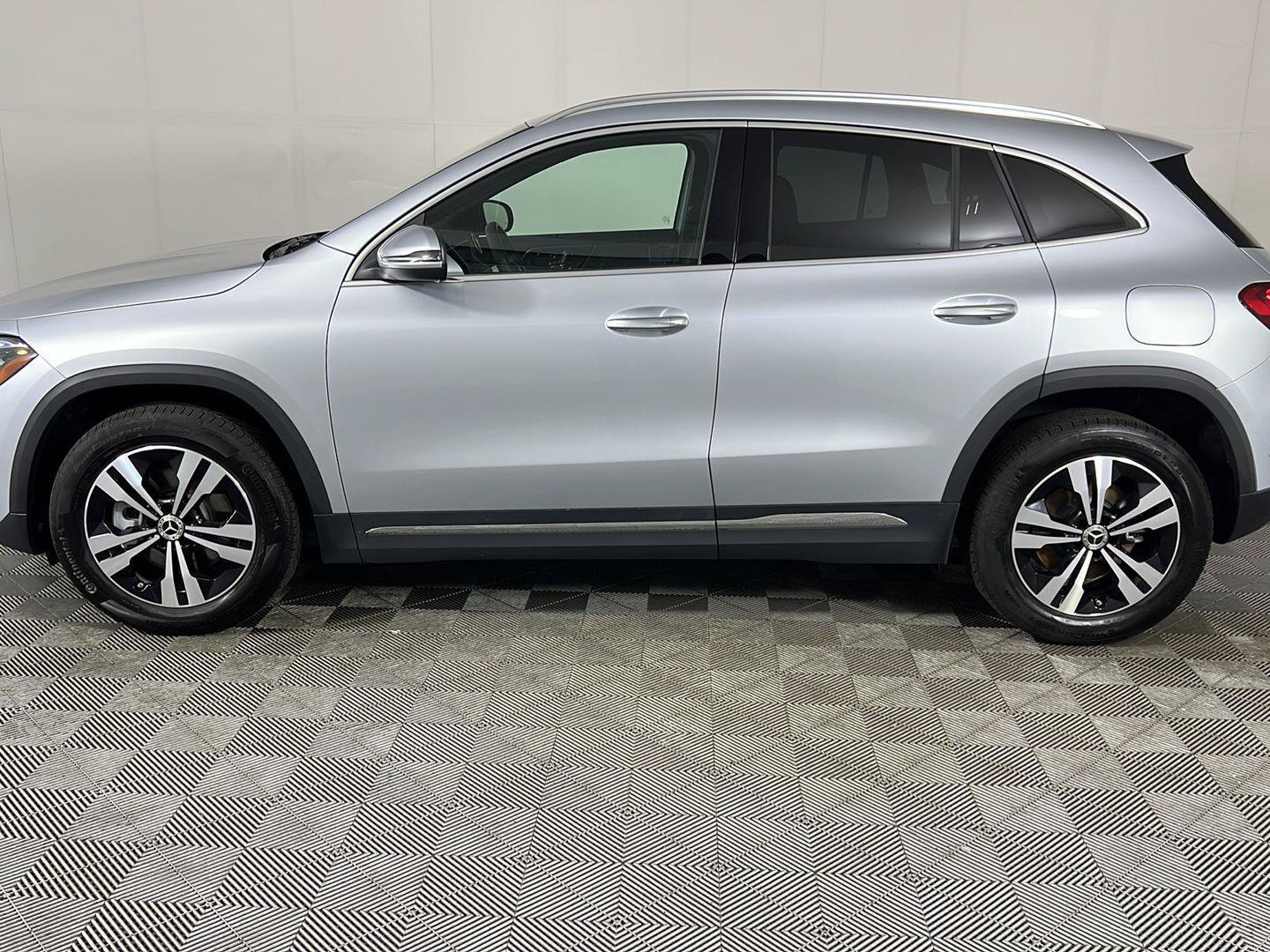 Certified 2025 Mercedes-Benz GLA 250 4MATIC image 25