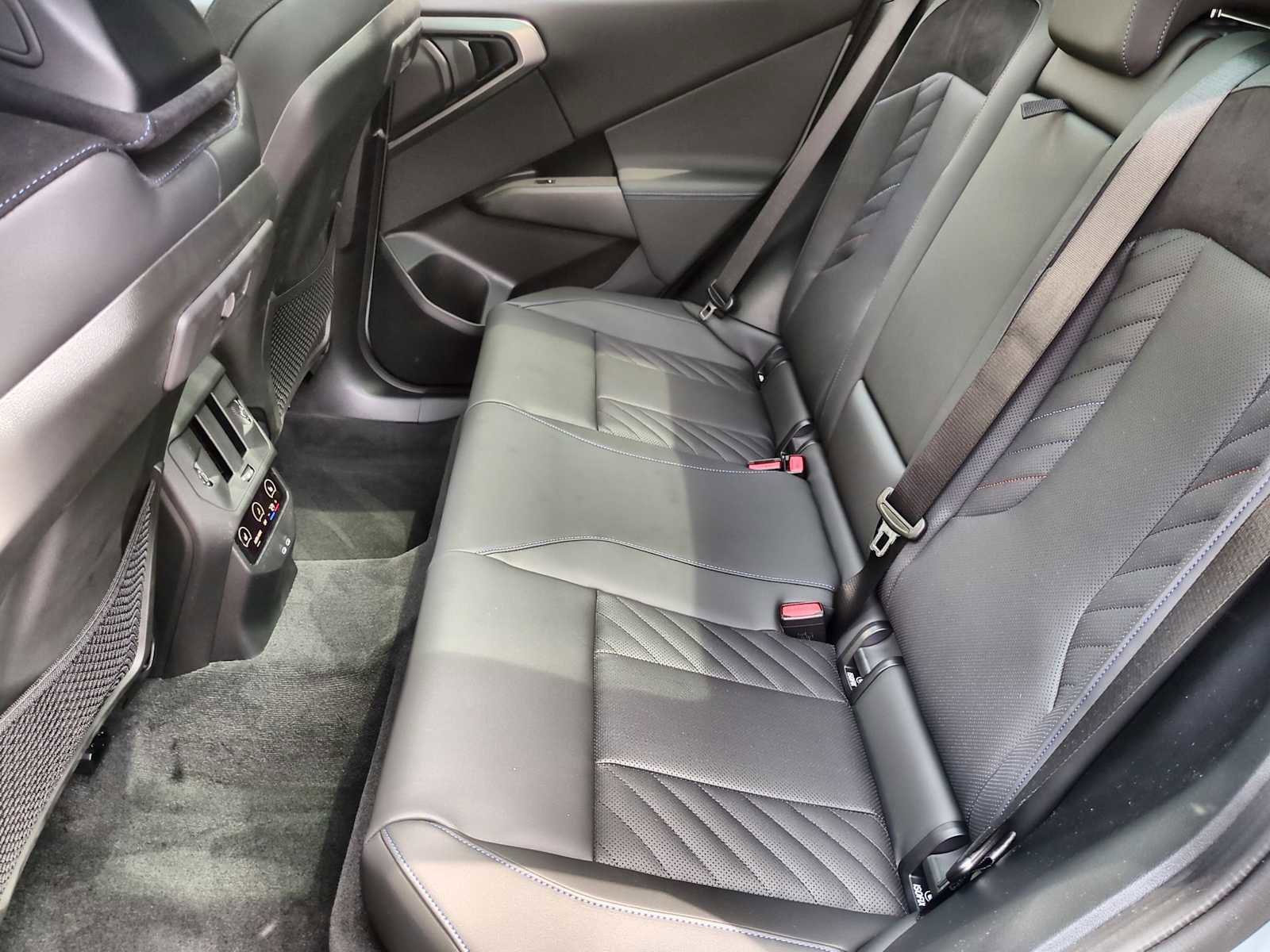 Used 2025 BMW X3 xDrive30i w/ Premium Package image 21