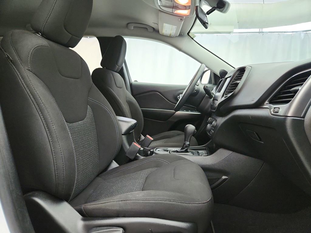 Used 2020 Jeep Cherokee Latitude image 22