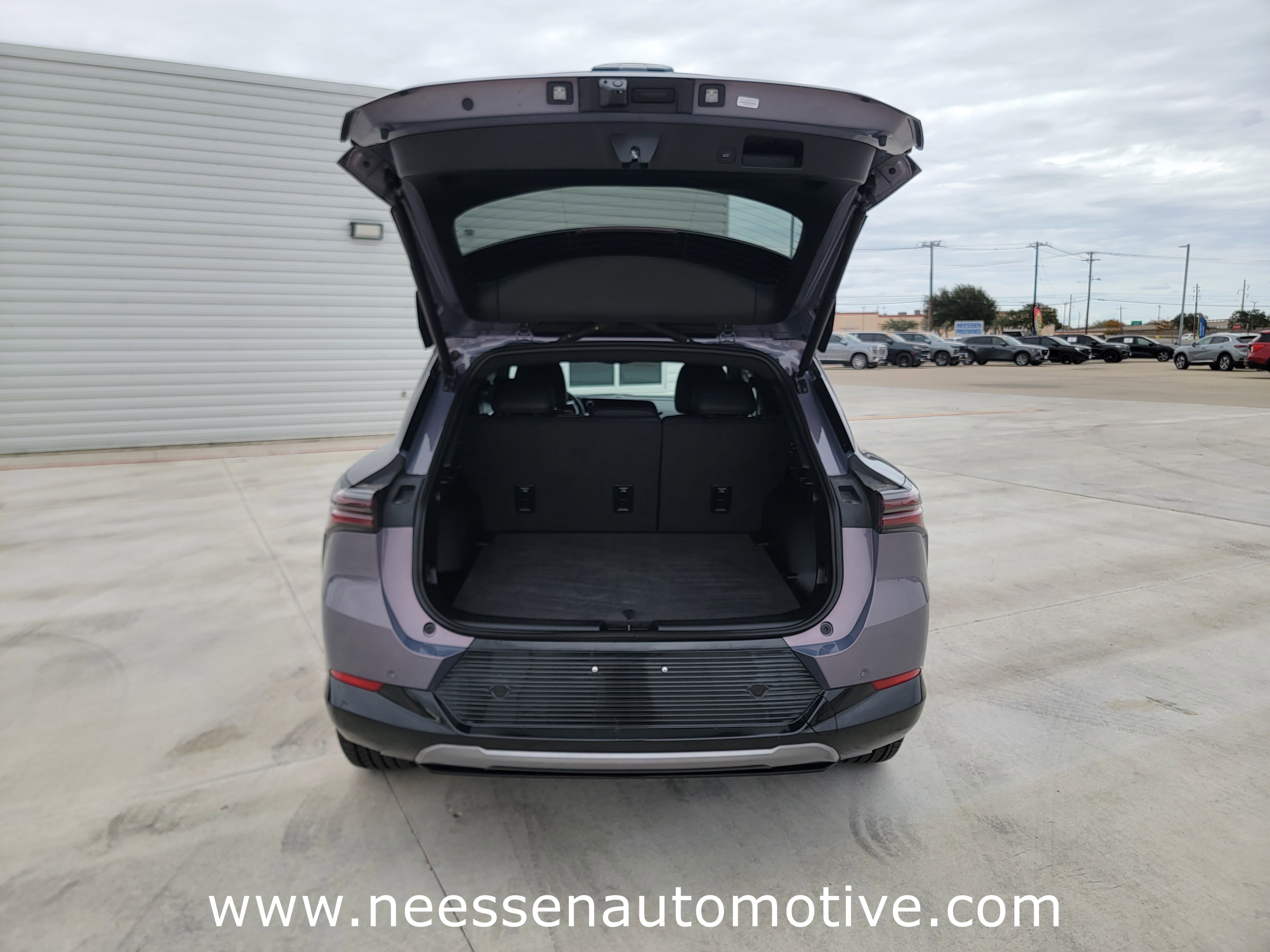 Used 2025 Chevrolet Equinox EV LT w/ Convenience Package image 30