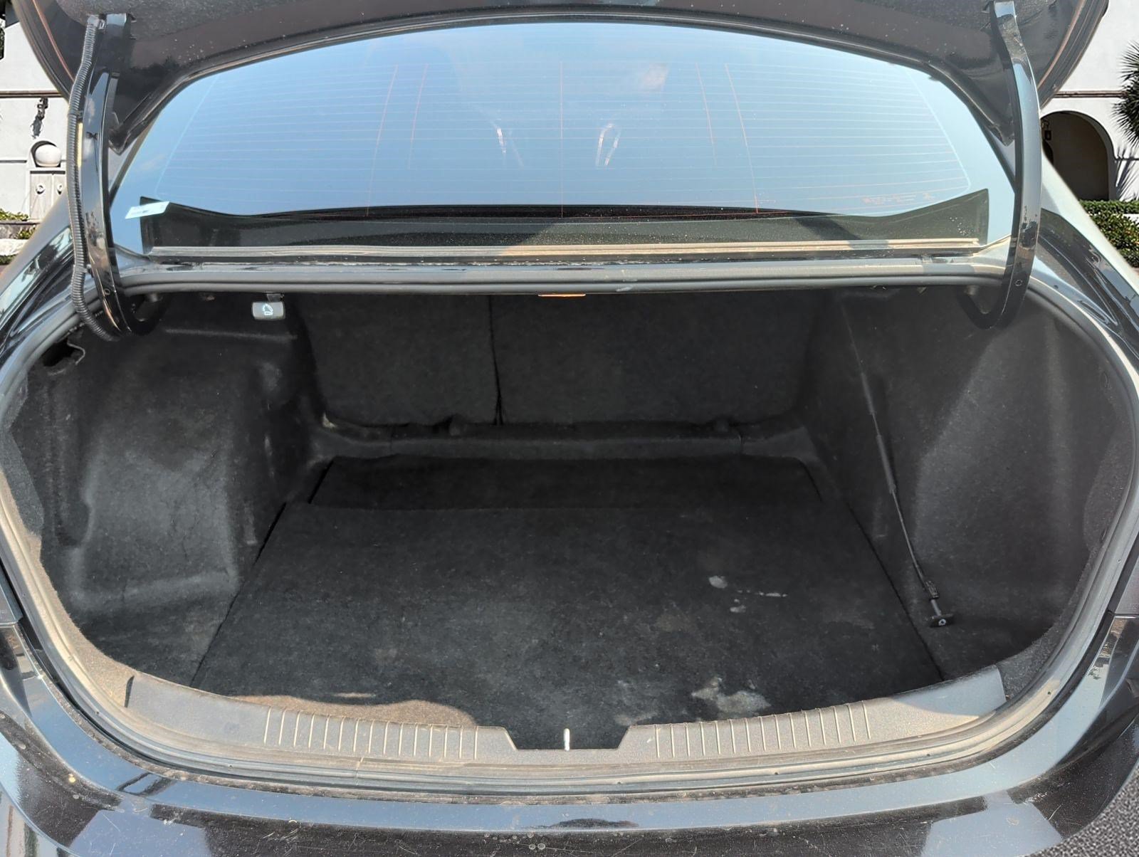 Used 2017 Chevrolet Malibu LT FWD image 27