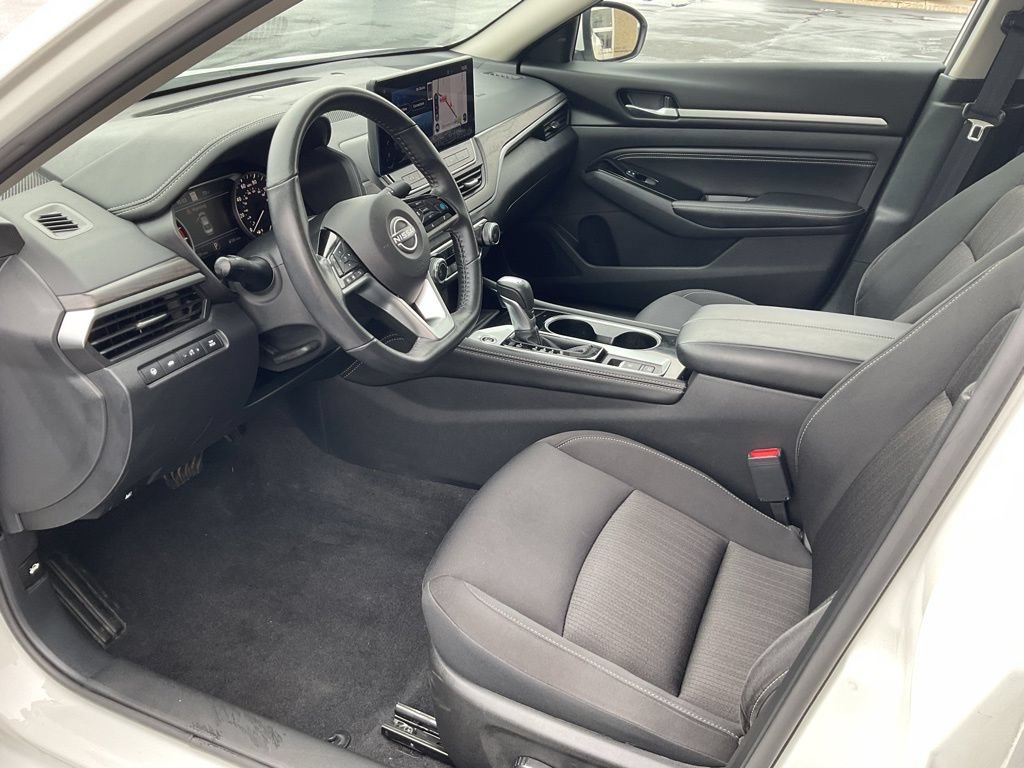 Used 2023 Nissan Altima 2.5 SV w/ SV Premium Package AWD/4WD image 11