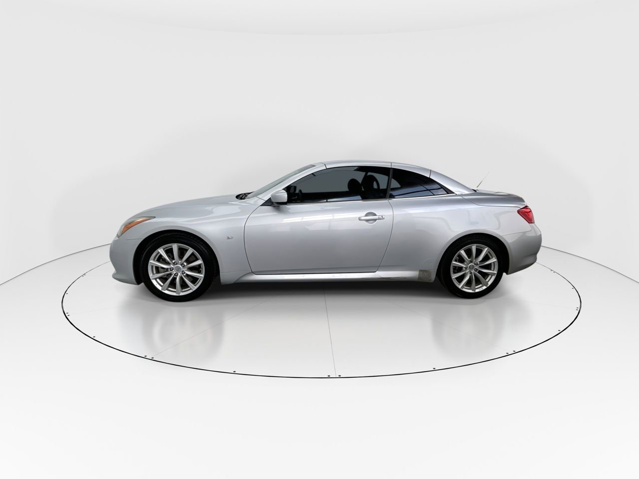 Used 2015 INFINITI Q60 Convertible w/ Premium Package image 4