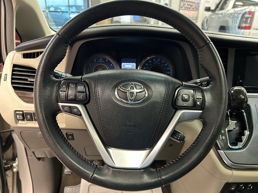 Used 2017 Toyota Sienna XLE w/ XLE Navigation Package FWD image 11