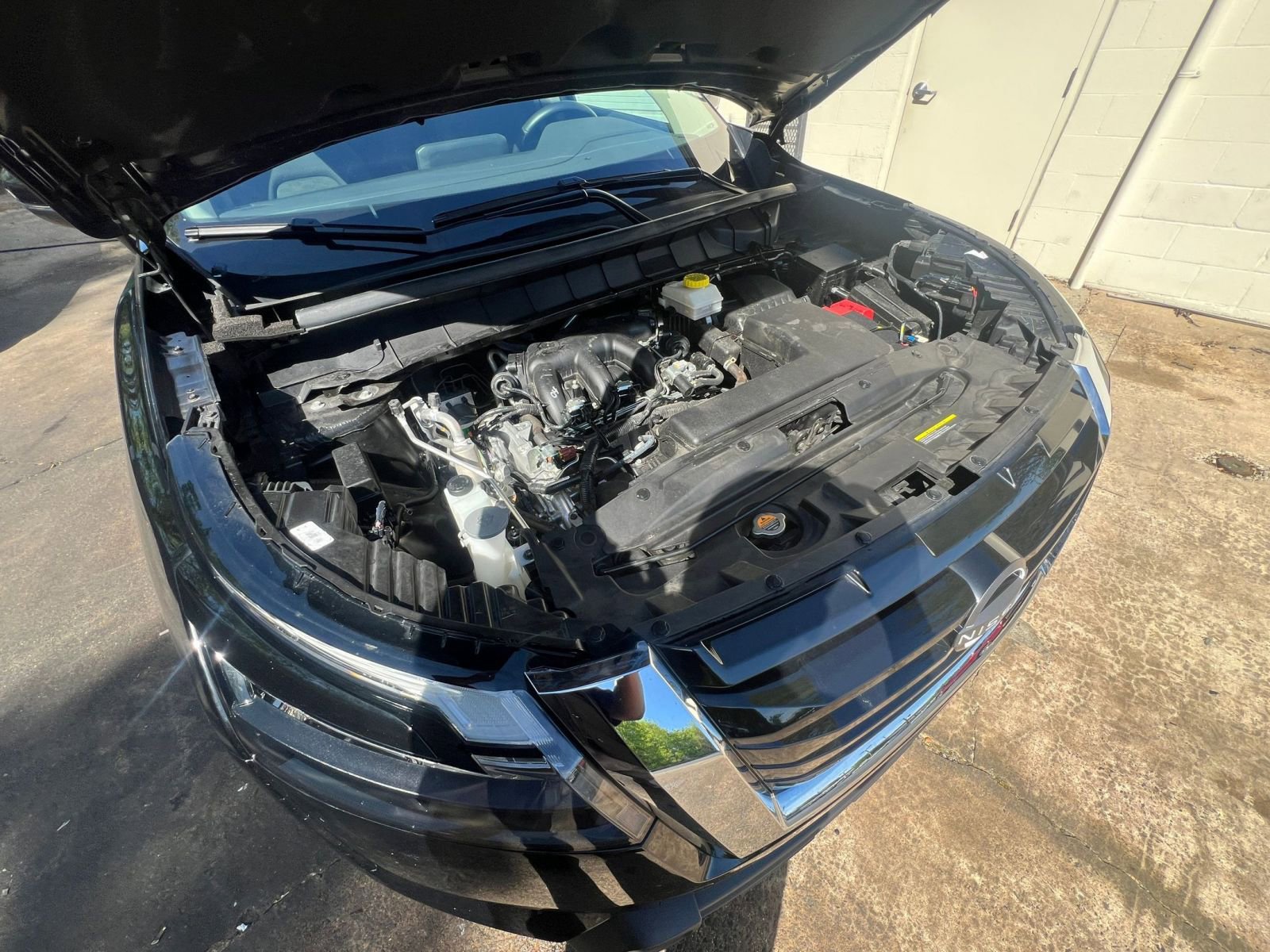 Used 2025 Nissan Pathfinder SV image 32