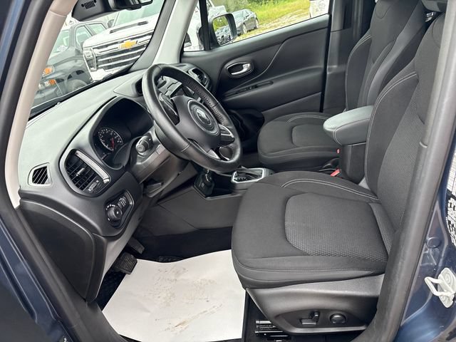 Used 2023 Jeep Renegade Altitude w/ Sun/Sound Group AWD/4WD image 8