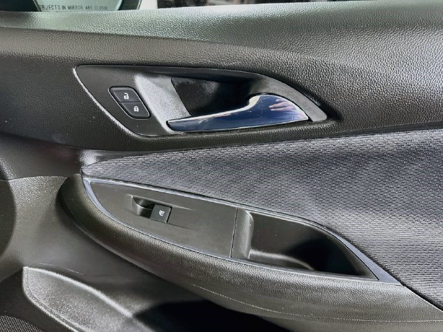 Used 2018 Chevrolet Cruze LT w/ Convenience Package FWD image 30