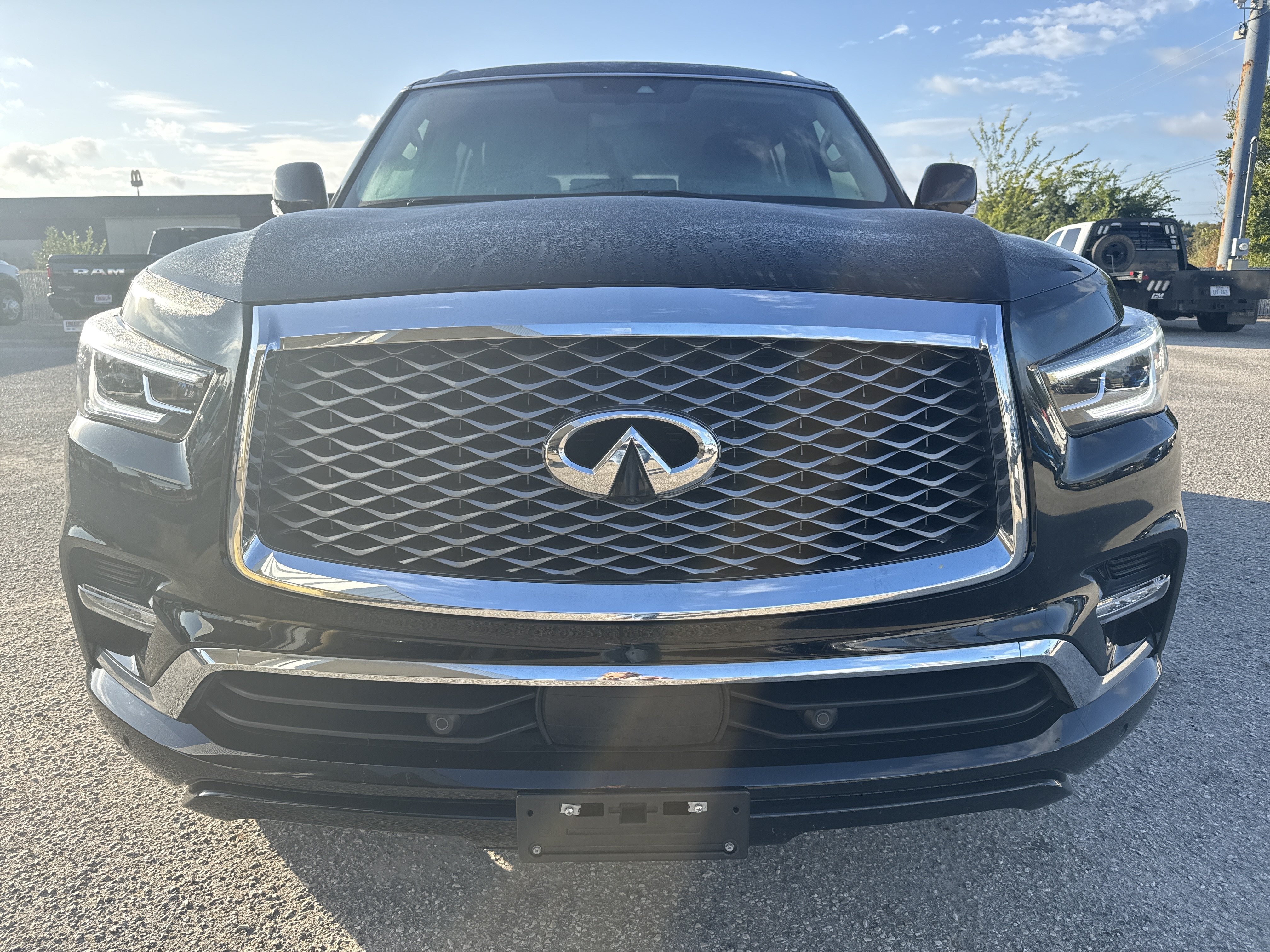 Used 2023 INFINITI QX80 Luxe w/ Cargo Package RWD image 3