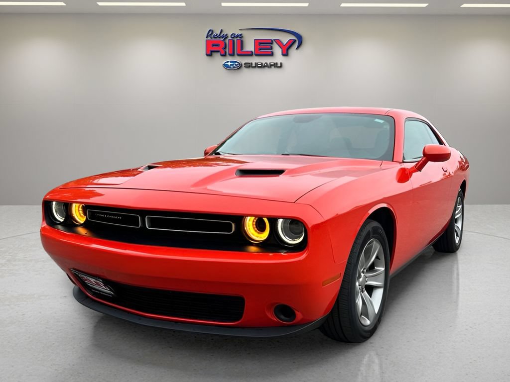 Used 2018 Dodge Challenger SXT RWD image 1