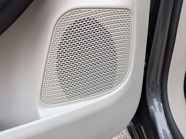 Certified 2023 Chrysler Pacifica Touring-L image 14