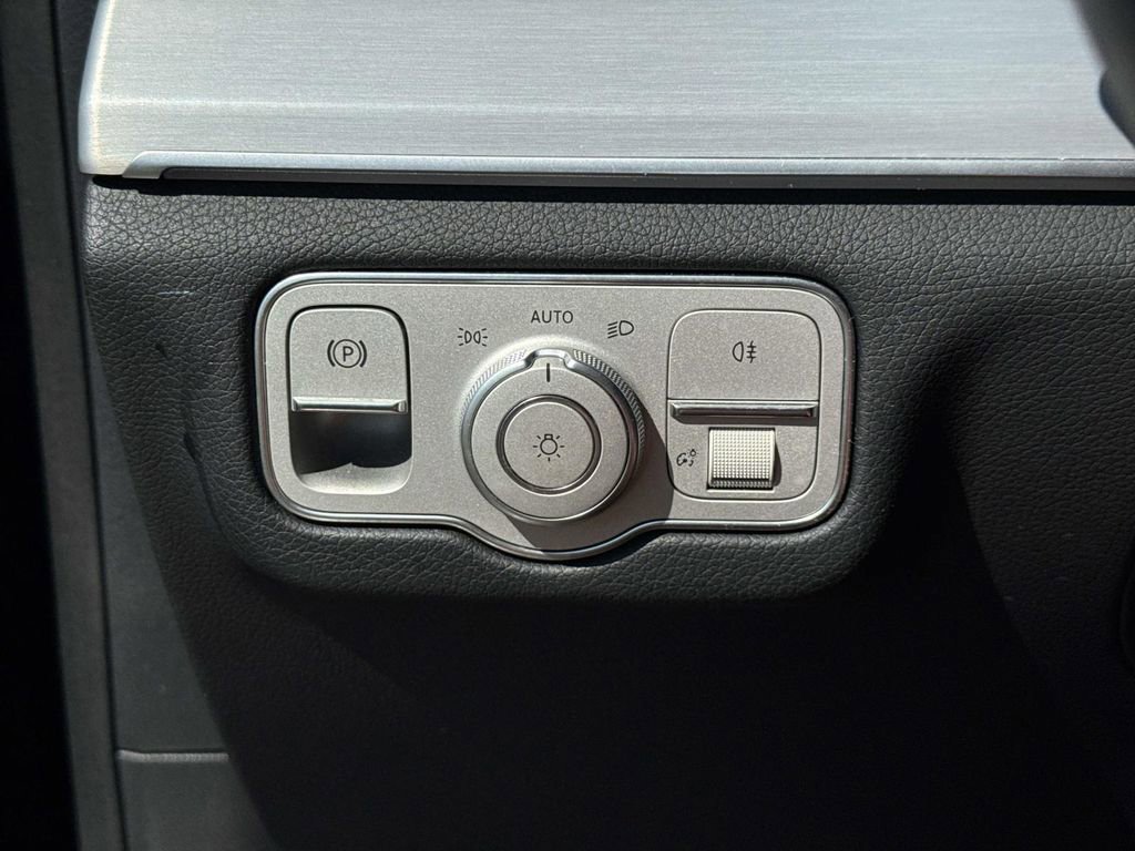 Used 2024 Mercedes-Benz GLE 350 4MATIC image 21