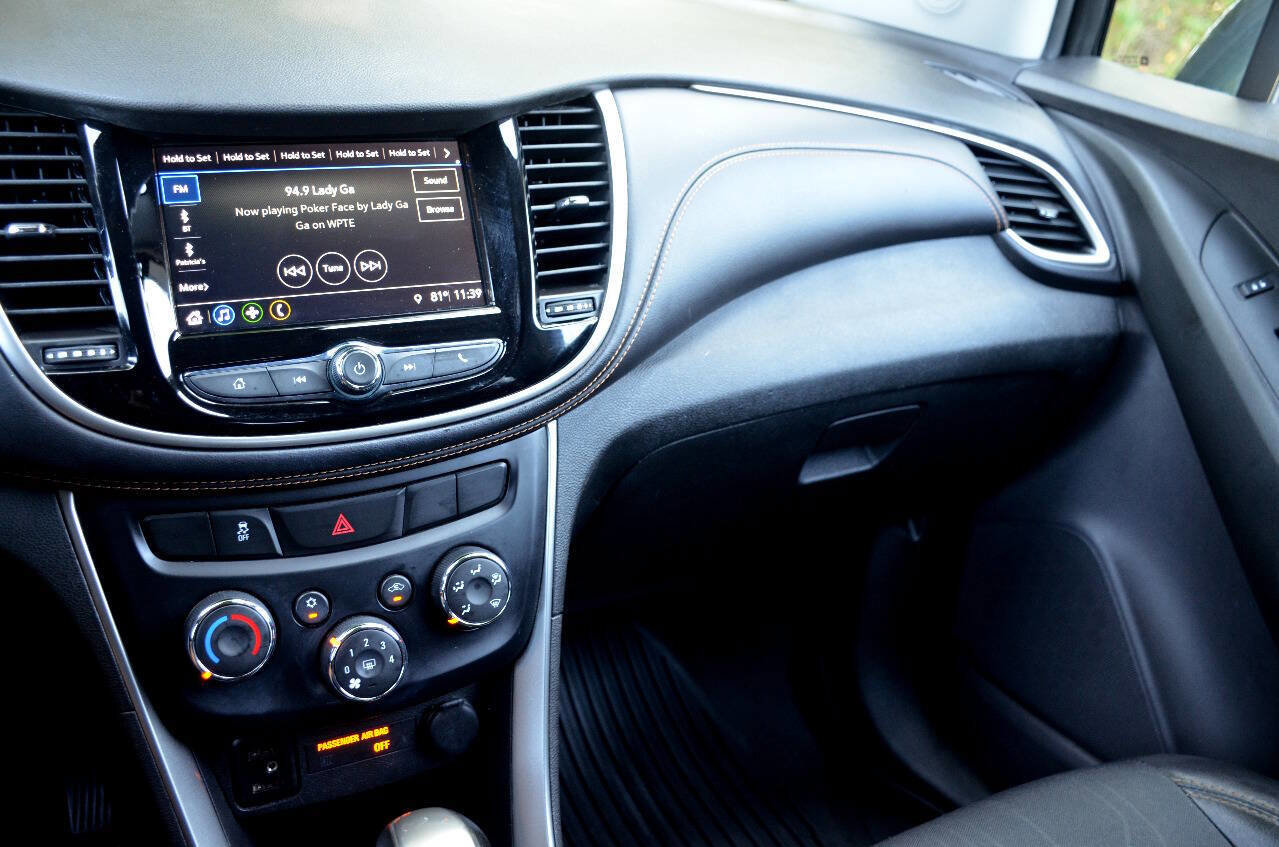 Used 2018 Chevrolet Trax LT w/ LT Convenience Package image 19