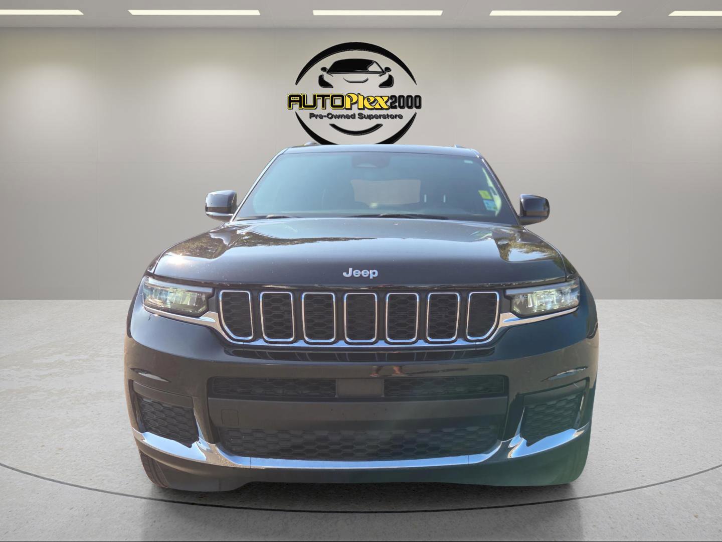 Used 2024 Jeep Grand Cherokee L Laredo w/ Luxury Tech Group I image 2