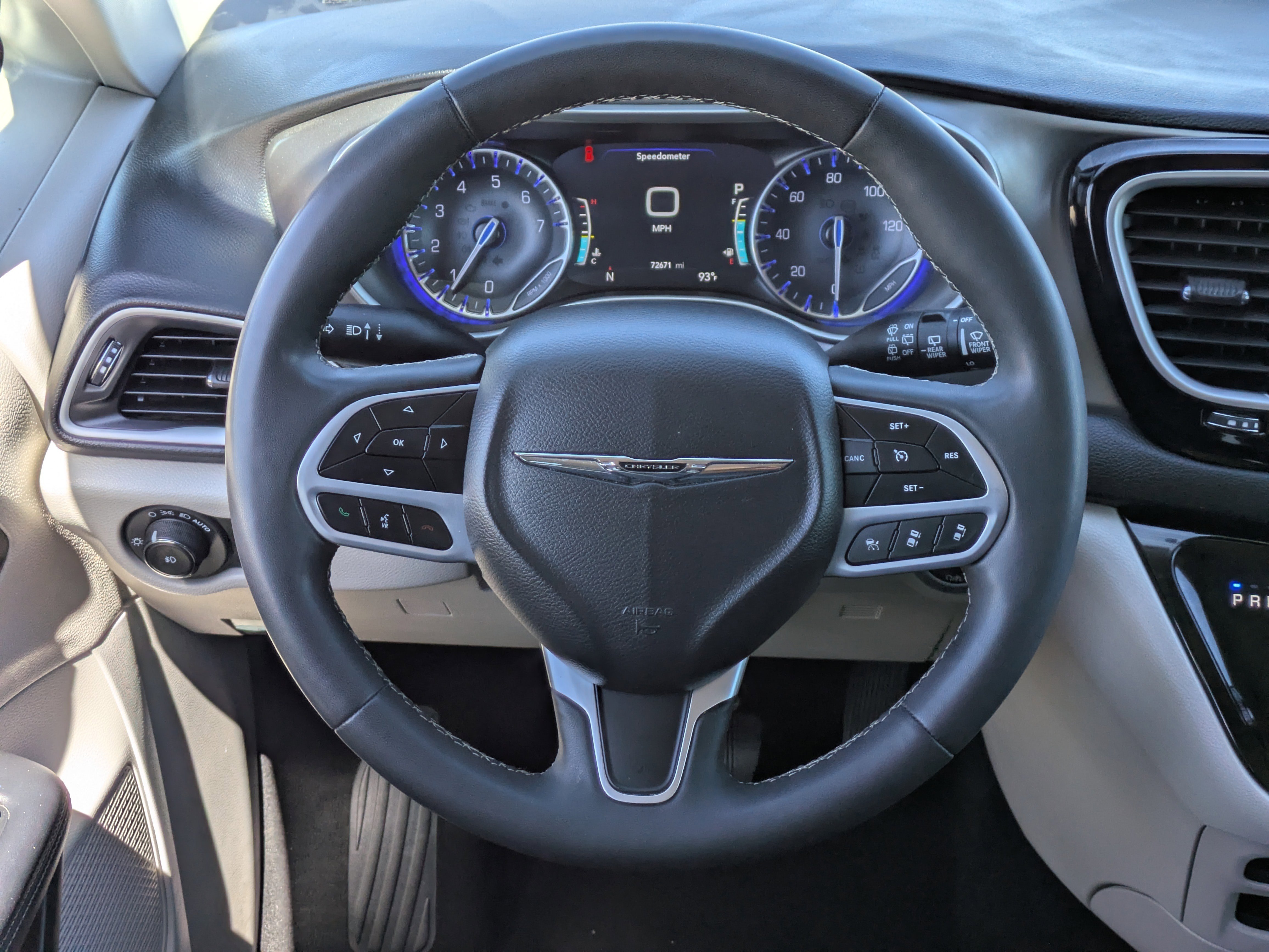 Used 2023 Chrysler Pacifica Touring-L FWD image 22