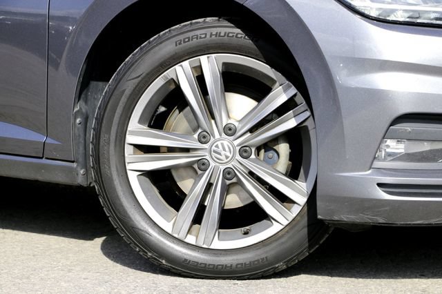 Used 2020 Volkswagen Jetta R-Line w/ R-Line Cold Weather Package FWD image 2