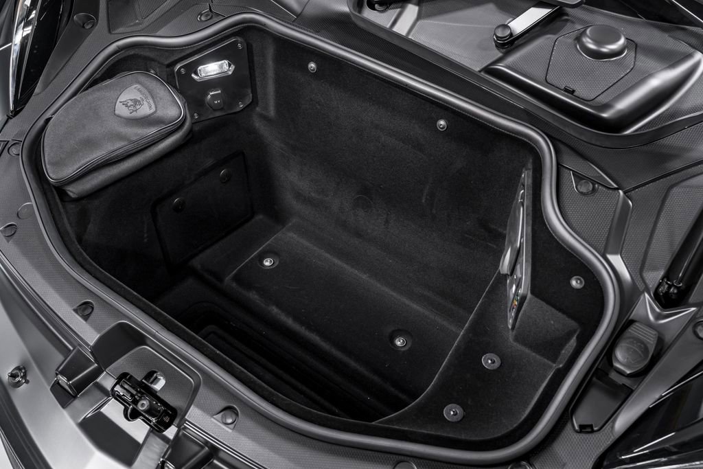 Used 2025 Lamborghini Revuelto image 44