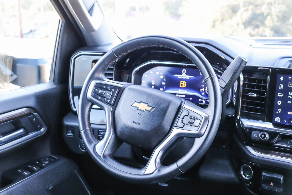 Used 2025 Chevrolet Silverado 3500 LT w/ Safety Package AWD/4WD image 17
