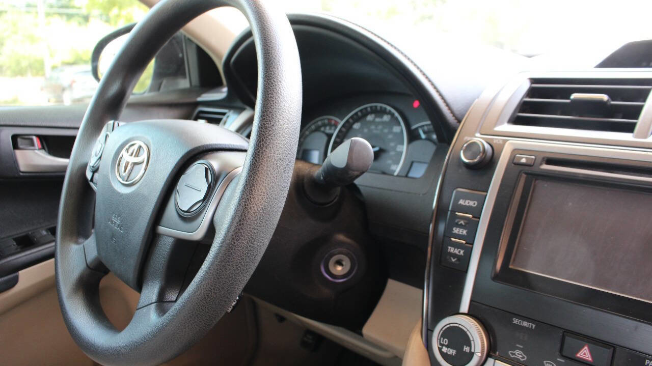 Used 2012 Toyota Camry LE image 34
