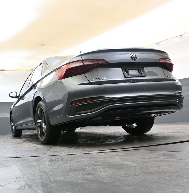 Used 2023 Volkswagen Jetta SE w/ Black Wheel Package image 40