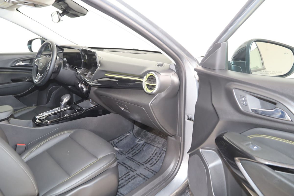 Used 2024 Chevrolet Trax ACTIV w/ Sunroof Package image 45