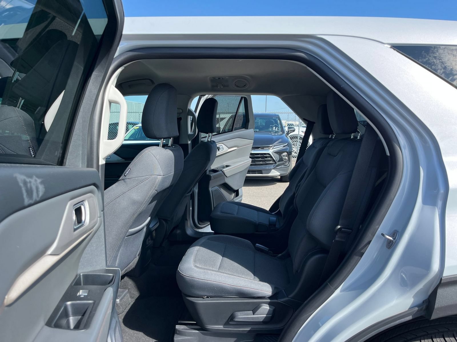 Used 2026 Ford Explorer Active AWD/4WD image 25