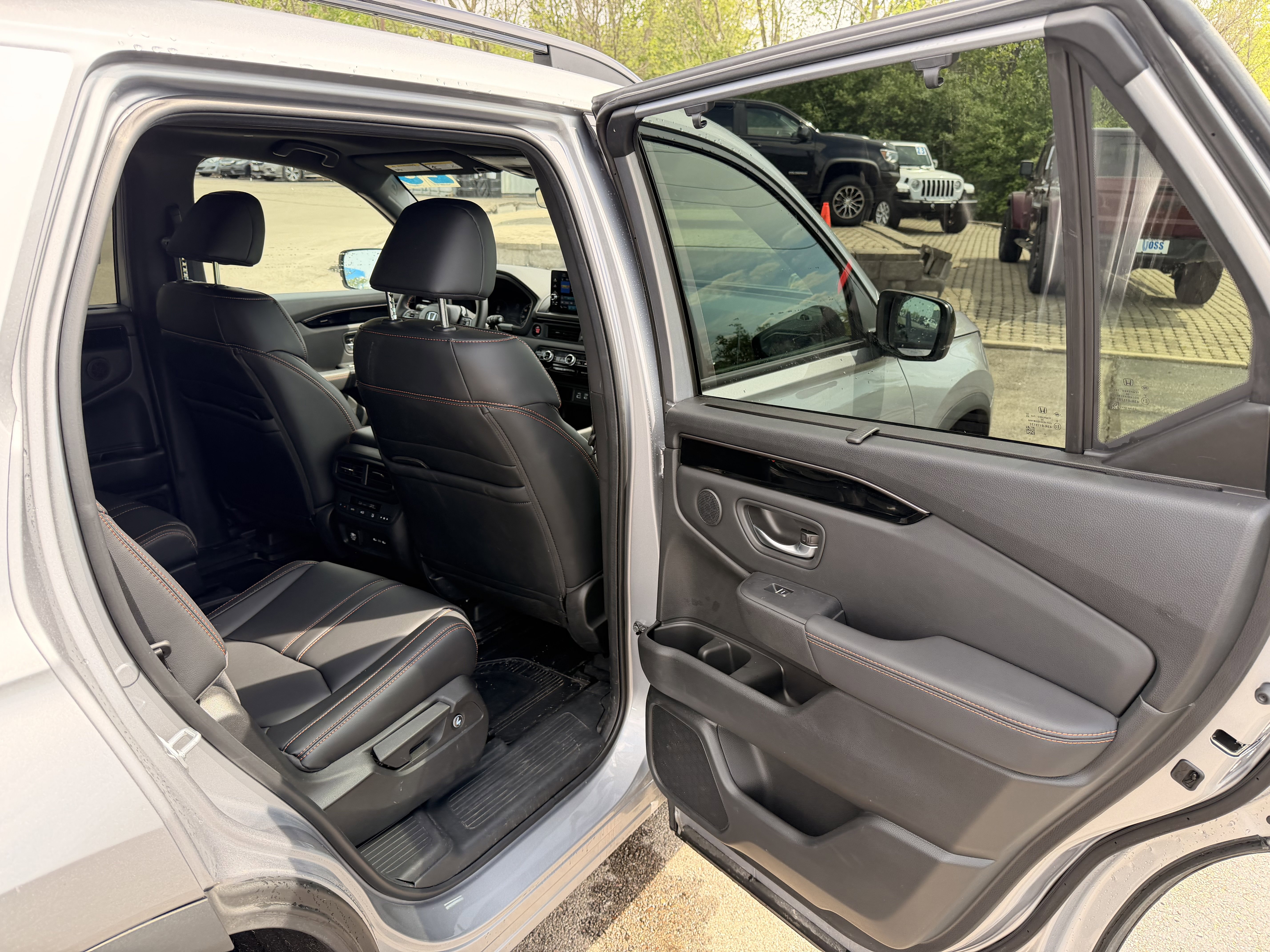 Used 2025 Honda Pilot TrailSport image 14