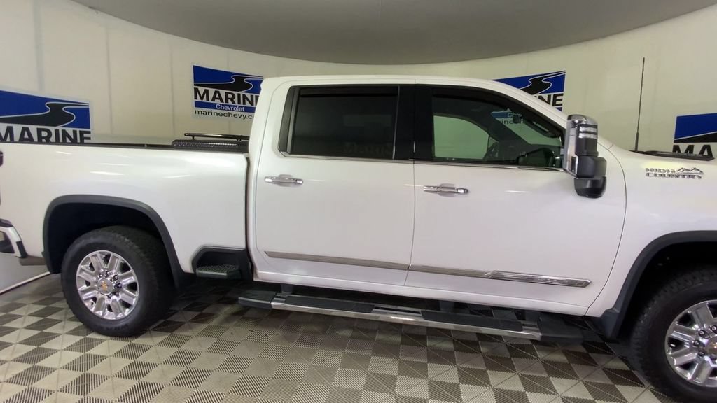 Used 2024 Chevrolet Silverado 2500 High Country w/ High Country Premium Package AWD/4WD image 3