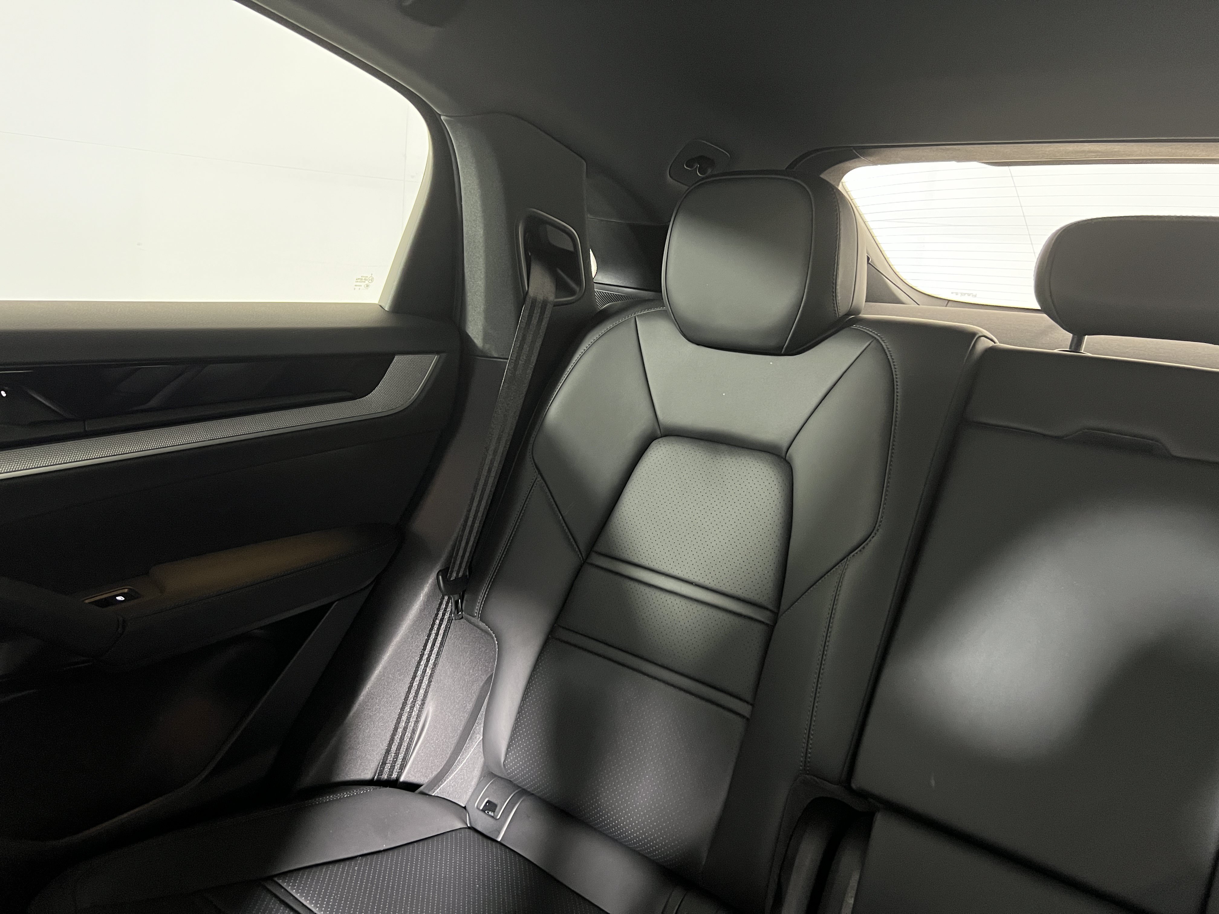 Certified 2024 Porsche Cayenne Coupe AWD/4WD image 15