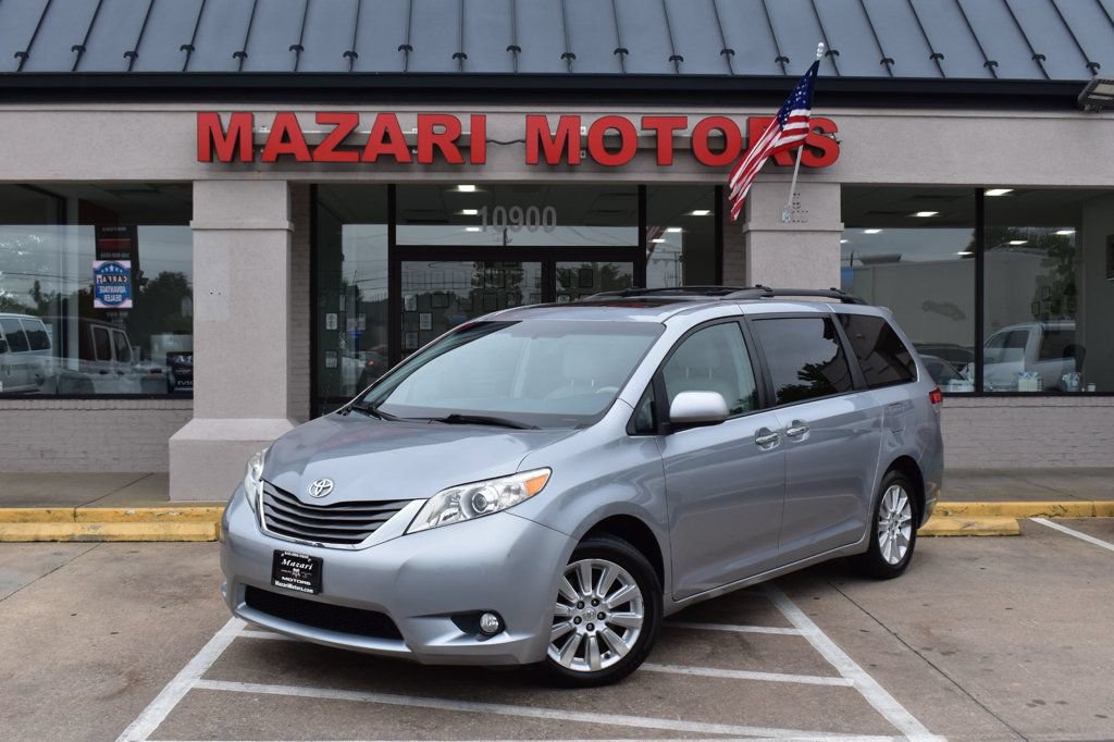 Used 2012 Toyota Sienna XLE w/ Entertainment Pkg AWD/4WD image 2