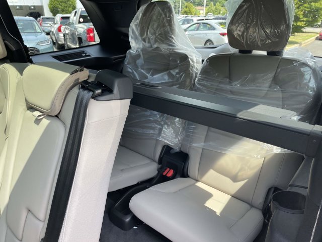 New 2026 Volvo XC90 B6 Plus w/ Protection Package Premier AWD/4WD image 18