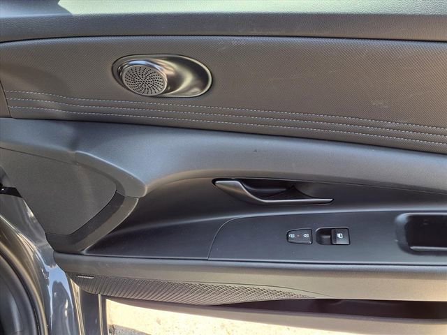 Used 2025 Hyundai Elantra Limited image 26