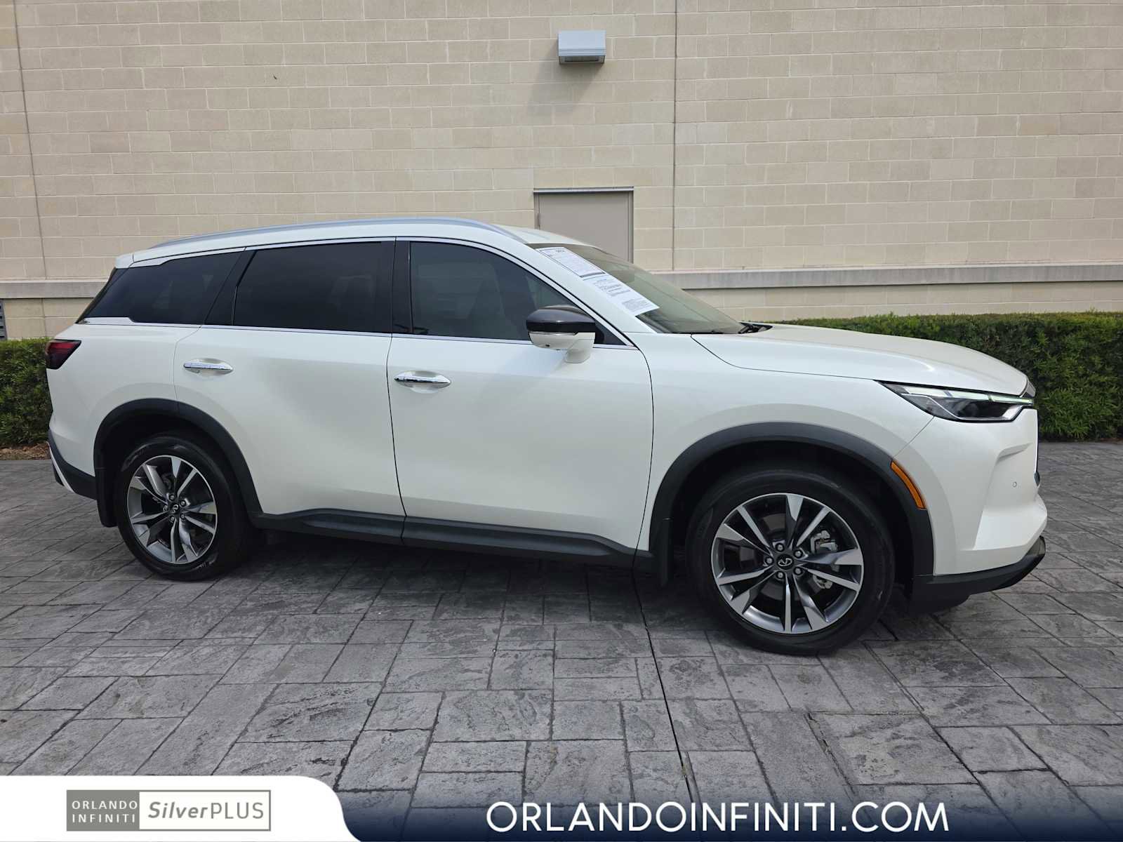 Used 2023 INFINITI QX60 Luxe w/ Cargo Package AWD/4WD image 1