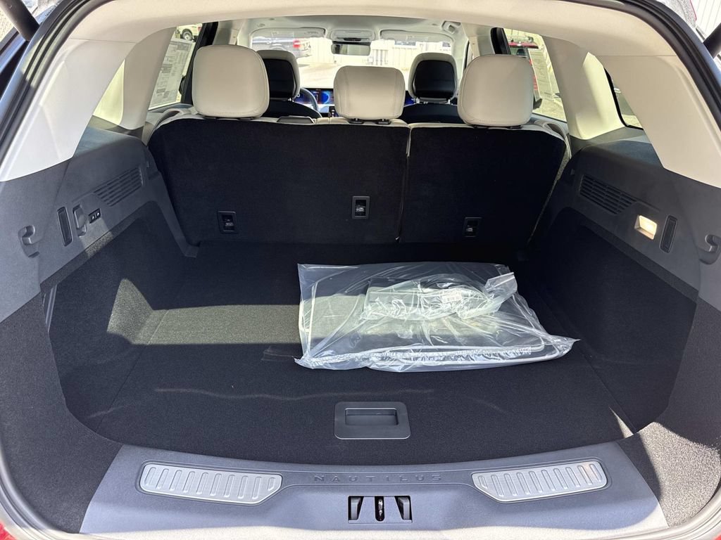 New 2026 Lincoln Nautilus Premier w/ Equipment Group 102A AWD/4WD image 10