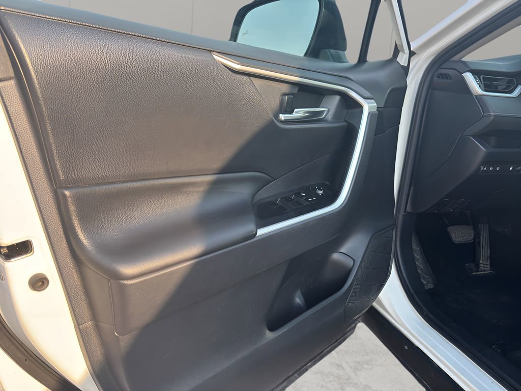 Used 2019 Toyota RAV4 XLE w/ Convenience Package AWD/4WD image 16