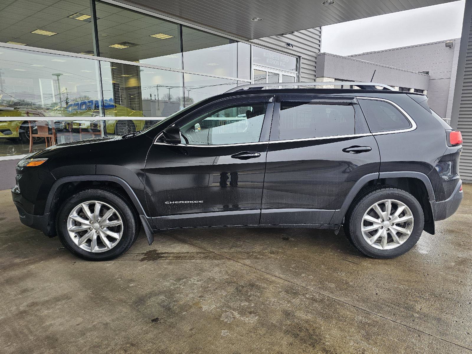 Used 2017 Jeep Cherokee Limited image 2