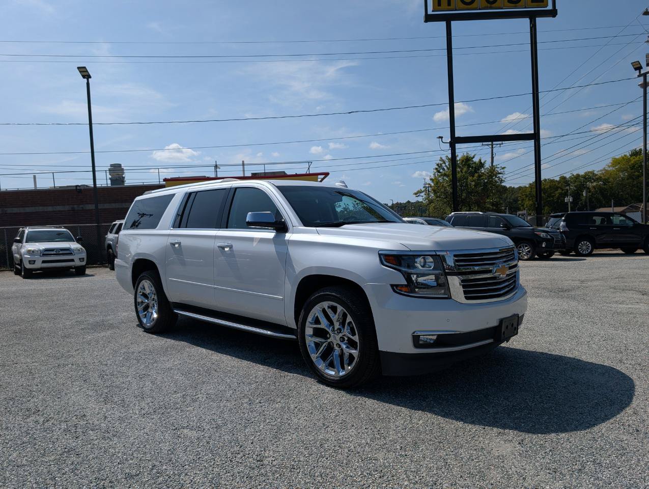 Used 2020 Chevrolet Suburban Premier w/ Premier 6.2L Value Package AWD/4WD image 3