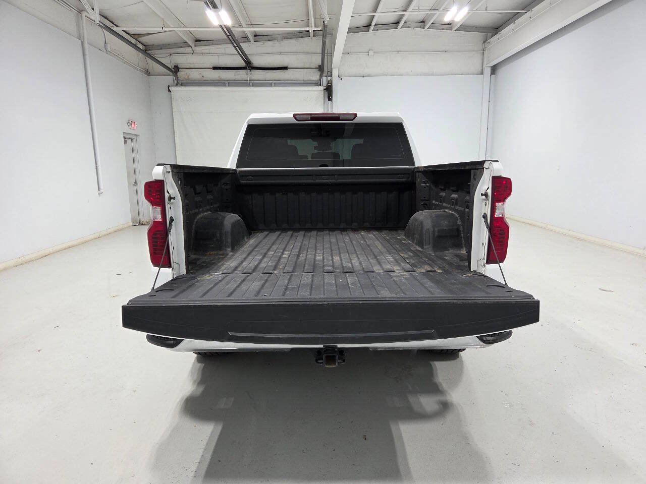 Used 2023 Chevrolet Silverado 1500 W/T w/ Trailering Package AWD/4WD image 9